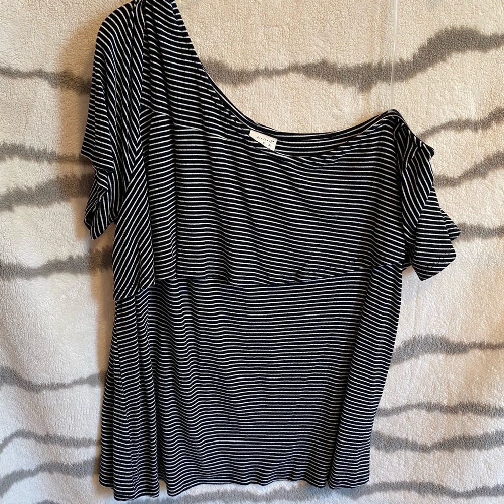 One shoulder striped top